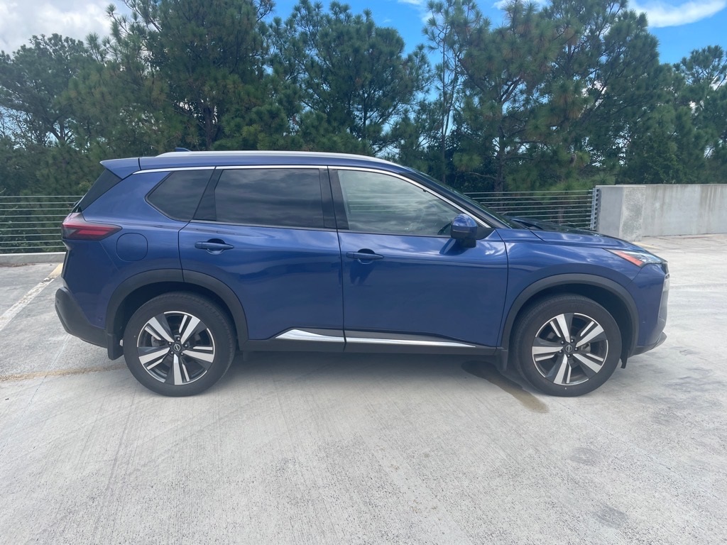 2023 Nissan Rogue SL Image 3 of 24
