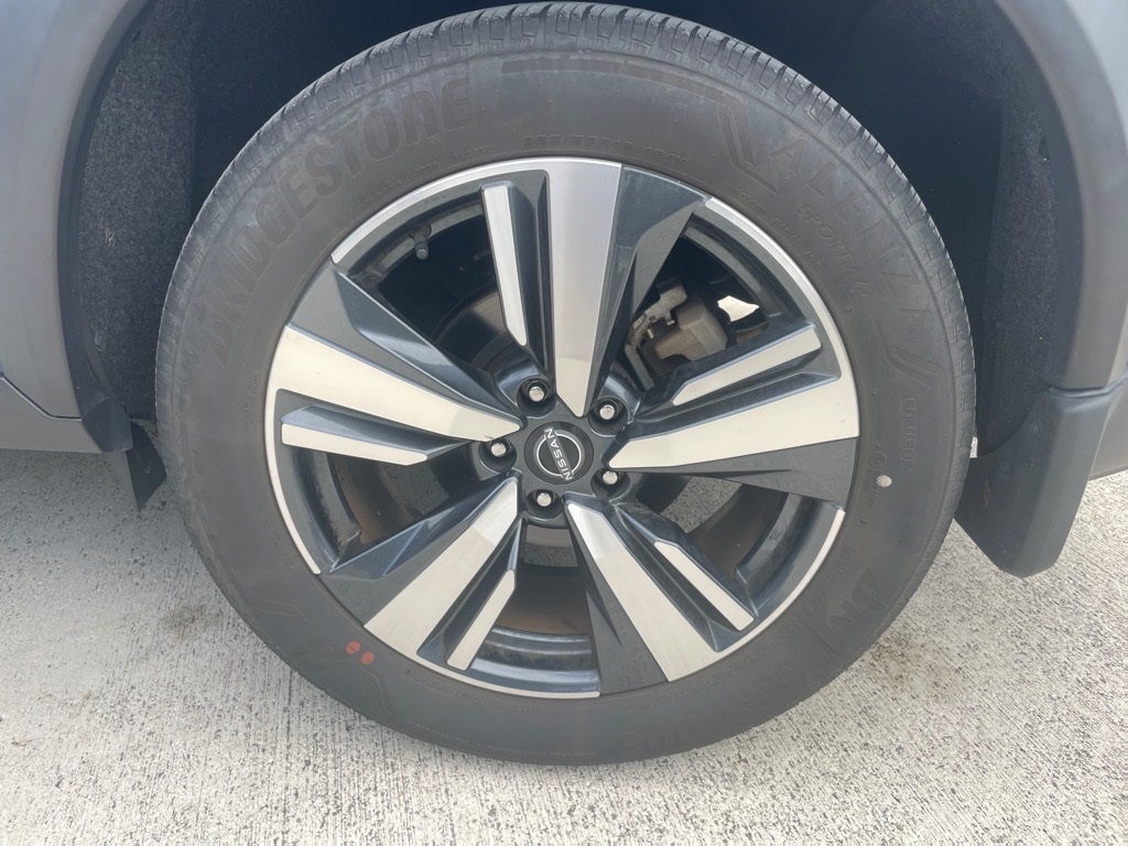 2023 Nissan Rogue SL Image 8 of 24