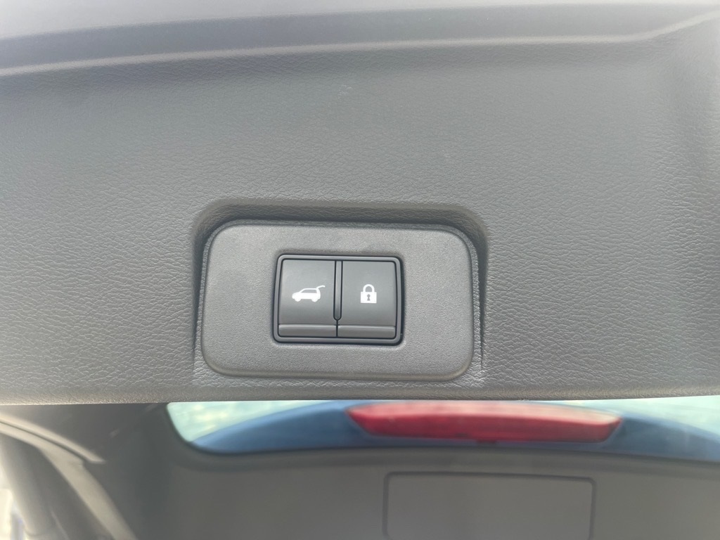 2023 Nissan Rogue SL Image 20 of 24