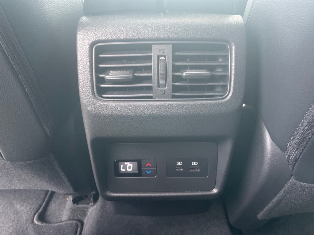 2023 Nissan Rogue SL Image 19 of 24