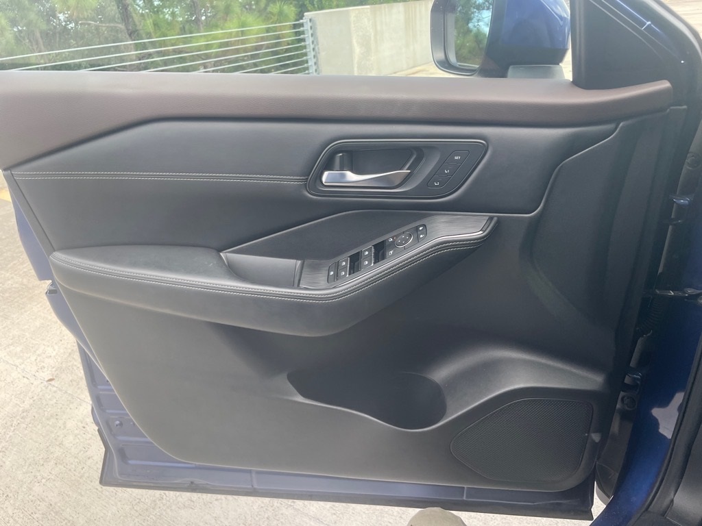 2023 Nissan Rogue SL Image 18 of 24