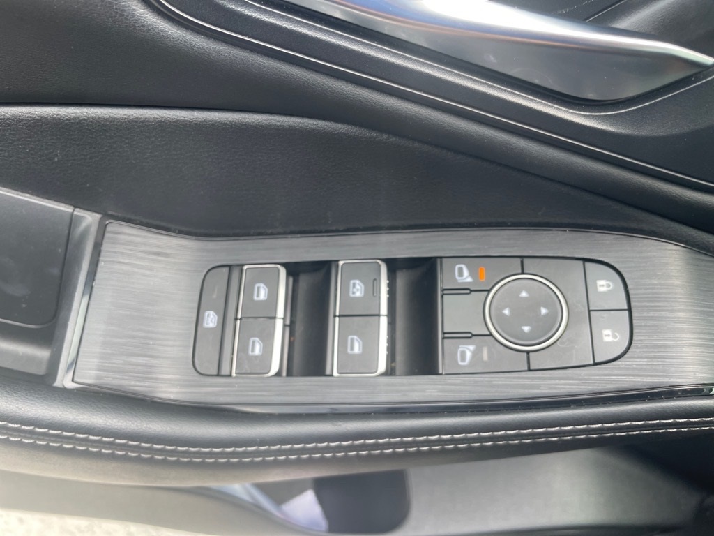 2023 Nissan Rogue SL Image 21 of 24