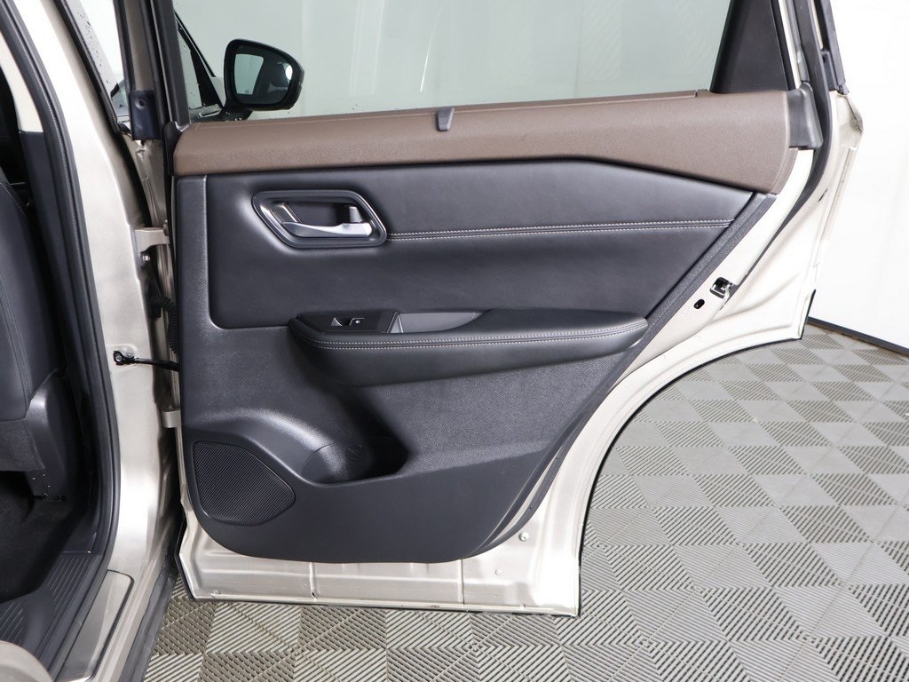 2023 Nissan Rogue SL Image 47 of 54