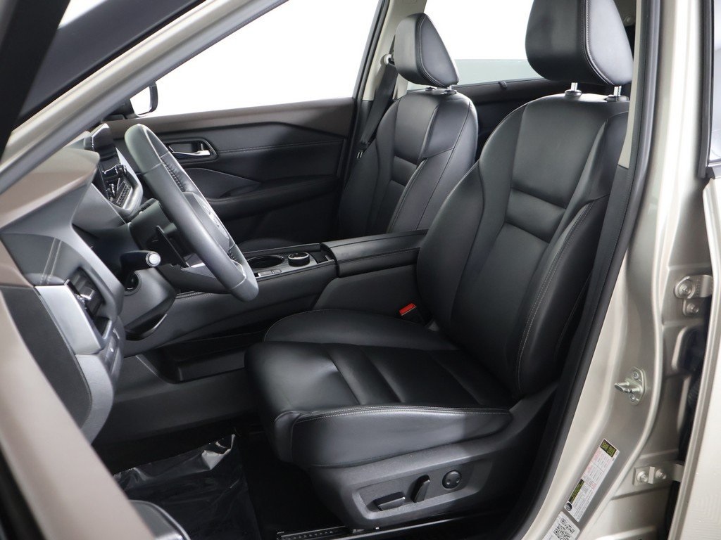 2023 Nissan Rogue SL Image 15 of 54