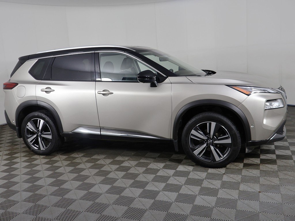 2023 Nissan Rogue SL Image 7 of 54