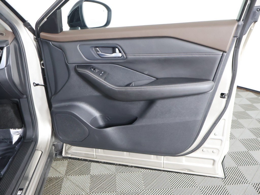 2023 Nissan Rogue SL Image 31 of 54