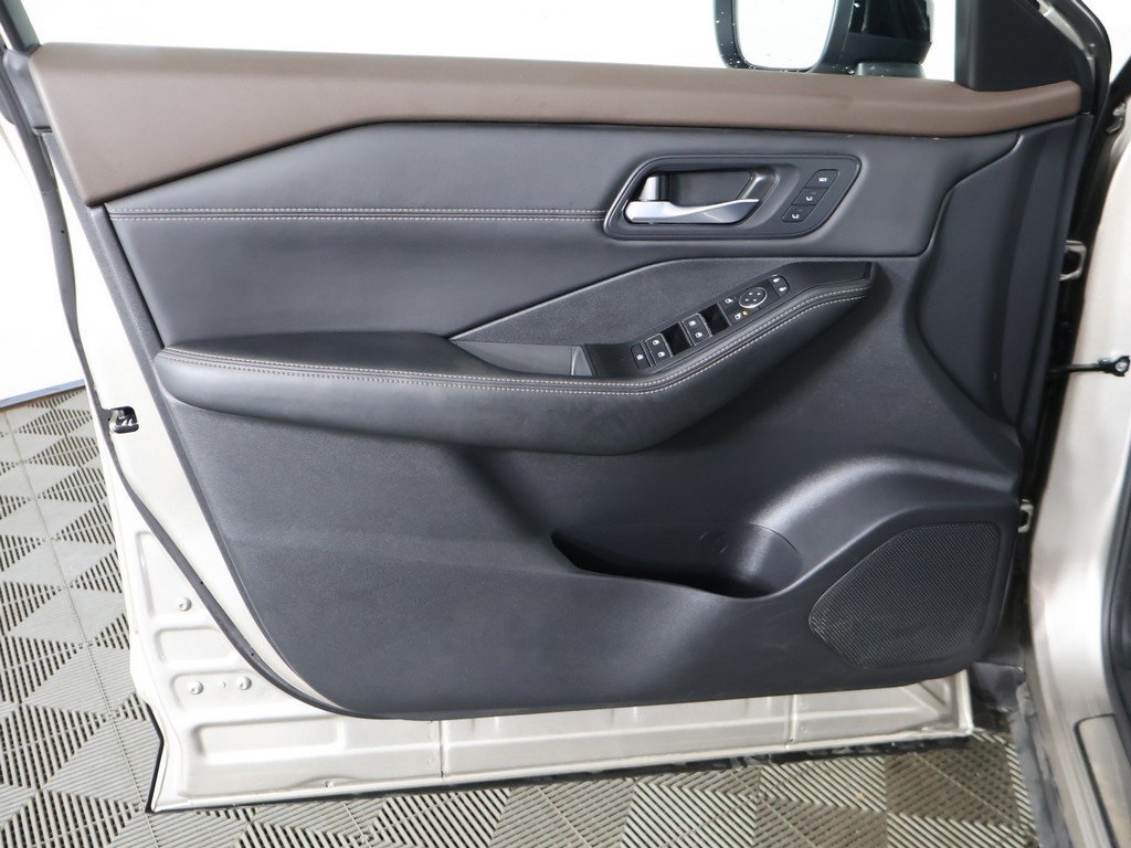 2023 Nissan Rogue SL Image 29 of 54