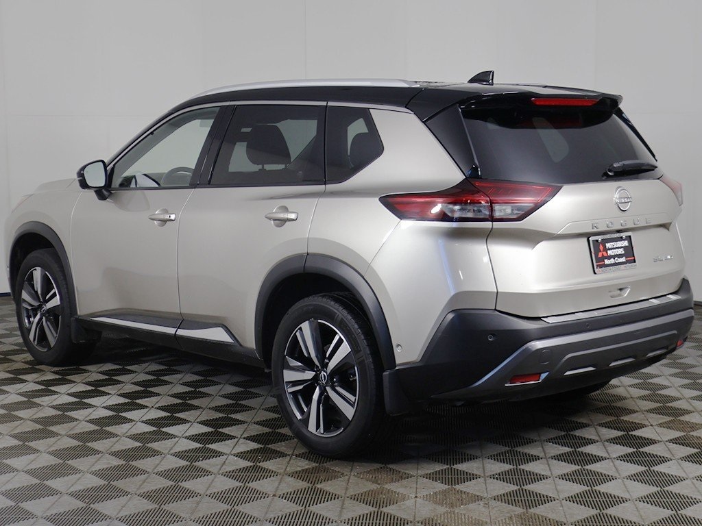2023 Nissan Rogue SL Image 10 of 54