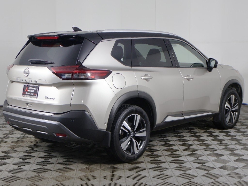 2023 Nissan Rogue SL Image 8 of 54