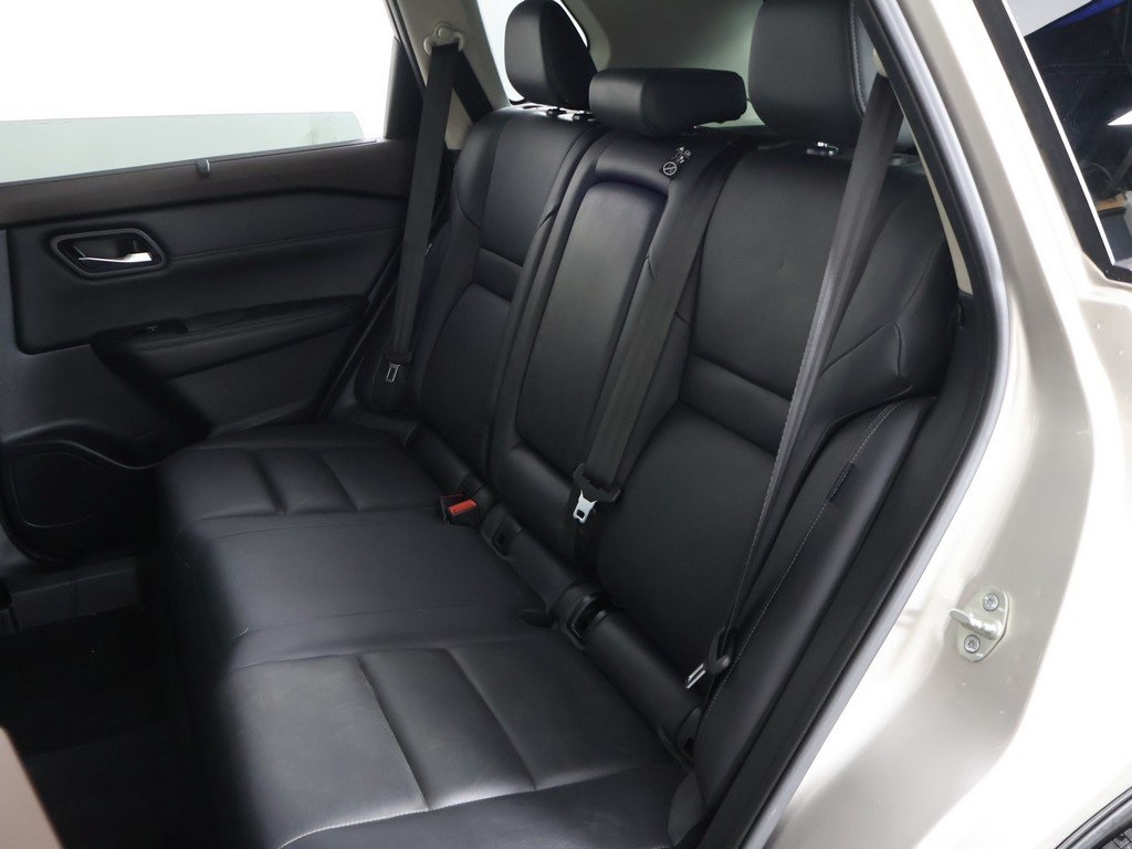 2023 Nissan Rogue SL Image 17 of 54