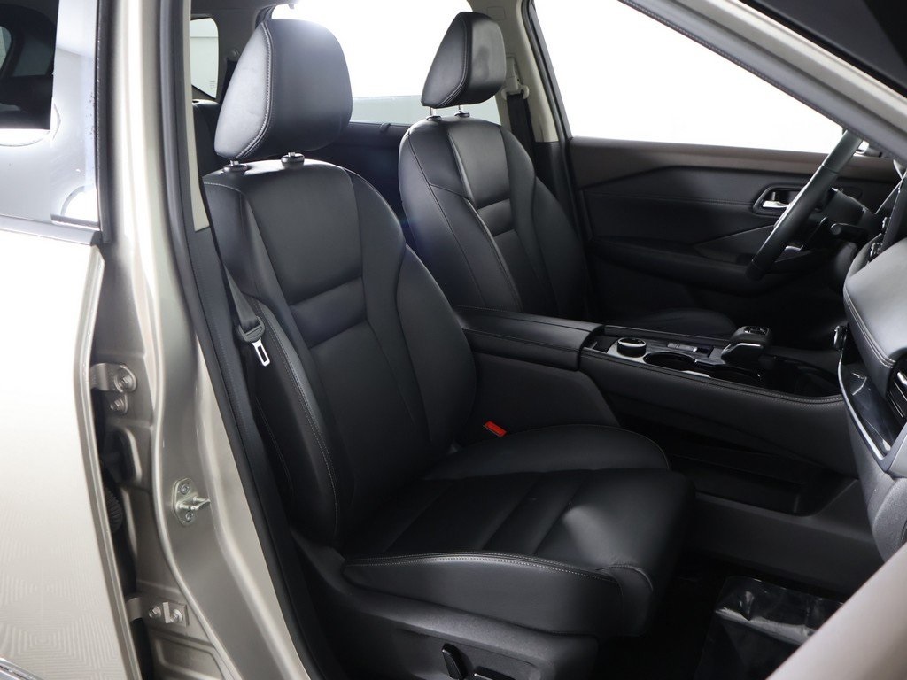 2023 Nissan Rogue SL Image 14 of 54