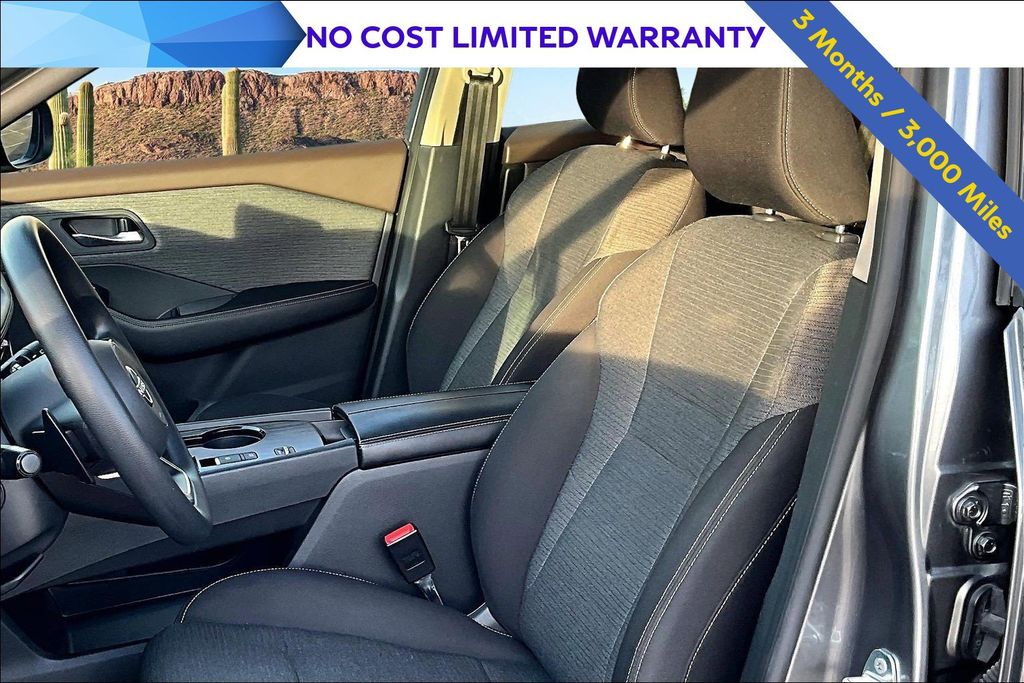 2023 Nissan Rogue SV Image 13 of 33