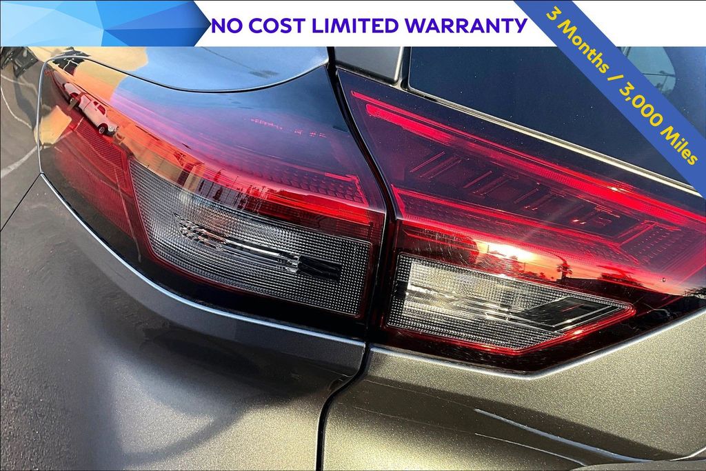 2023 Nissan Rogue SV Image 27 of 33