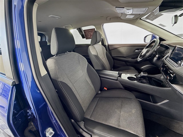 2023 Nissan Rogue SV Image 12 of 34