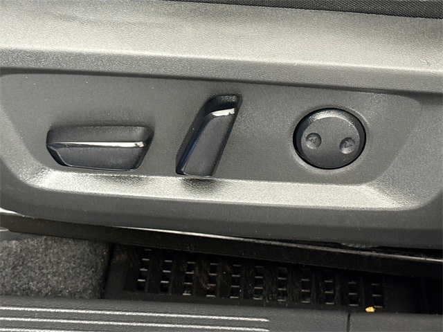 2023 Nissan Rogue SV Image 32 of 34