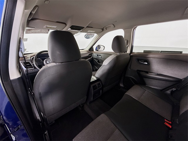 2023 Nissan Rogue SV Image 17 of 34