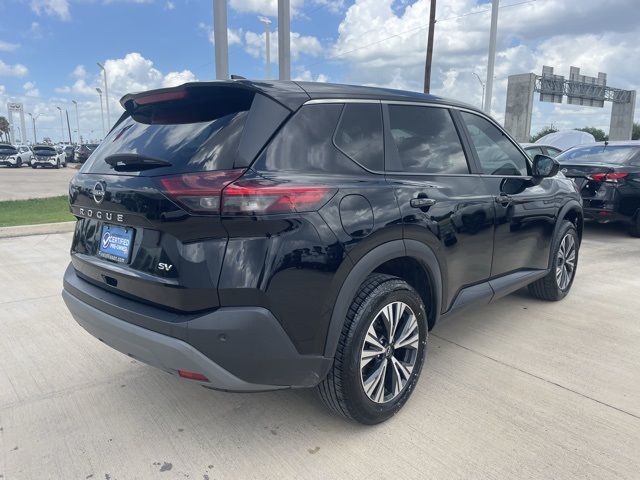 Vehicle image 4 of 21