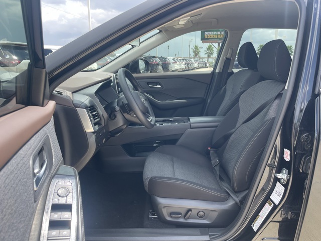 Vehicle image 10 of 21