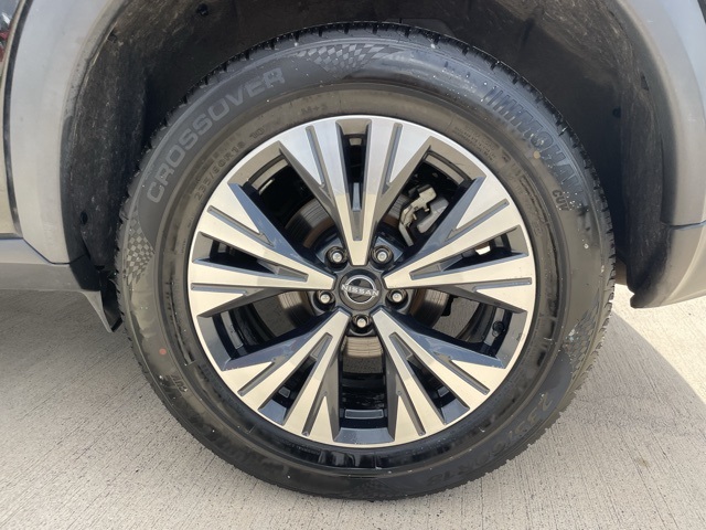 Vehicle image 6 of 21