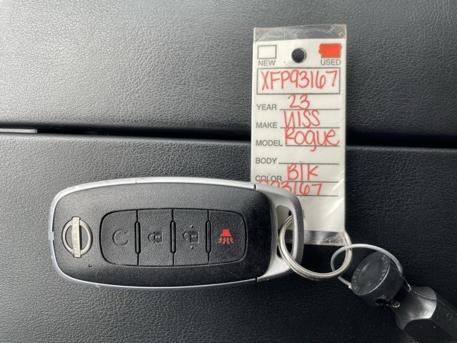Vehicle image 17 of 21