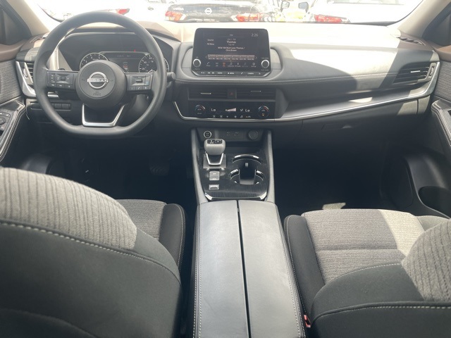 Vehicle image 12 of 21