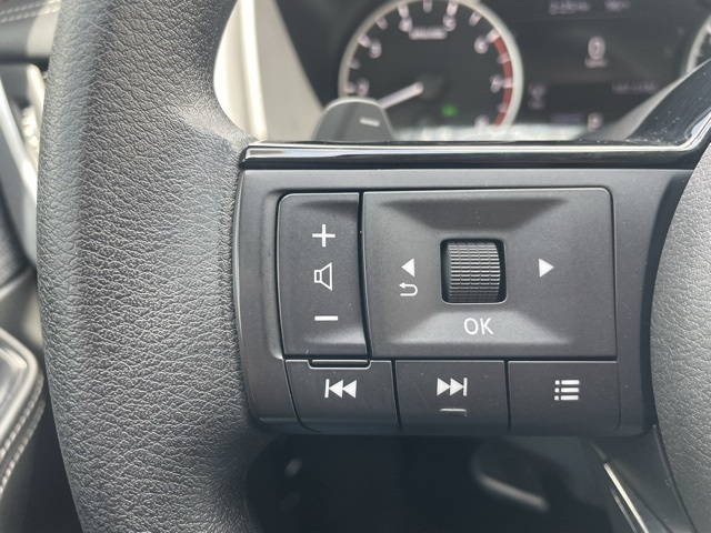 Vehicle image 18 of 21
