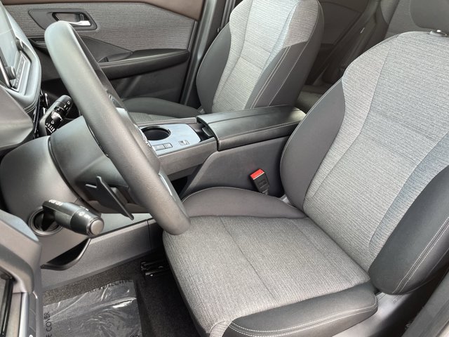 2023 Nissan Rogue SV Image 12 of 31