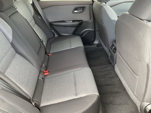 2023 Nissan Rogue SV Image 10 of 31