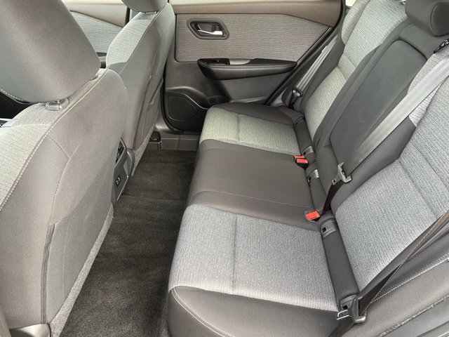 2023 Nissan Rogue SV Image 13 of 31