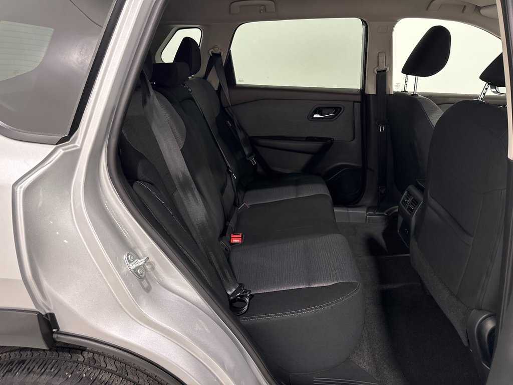 Vehicle image 28 of 44