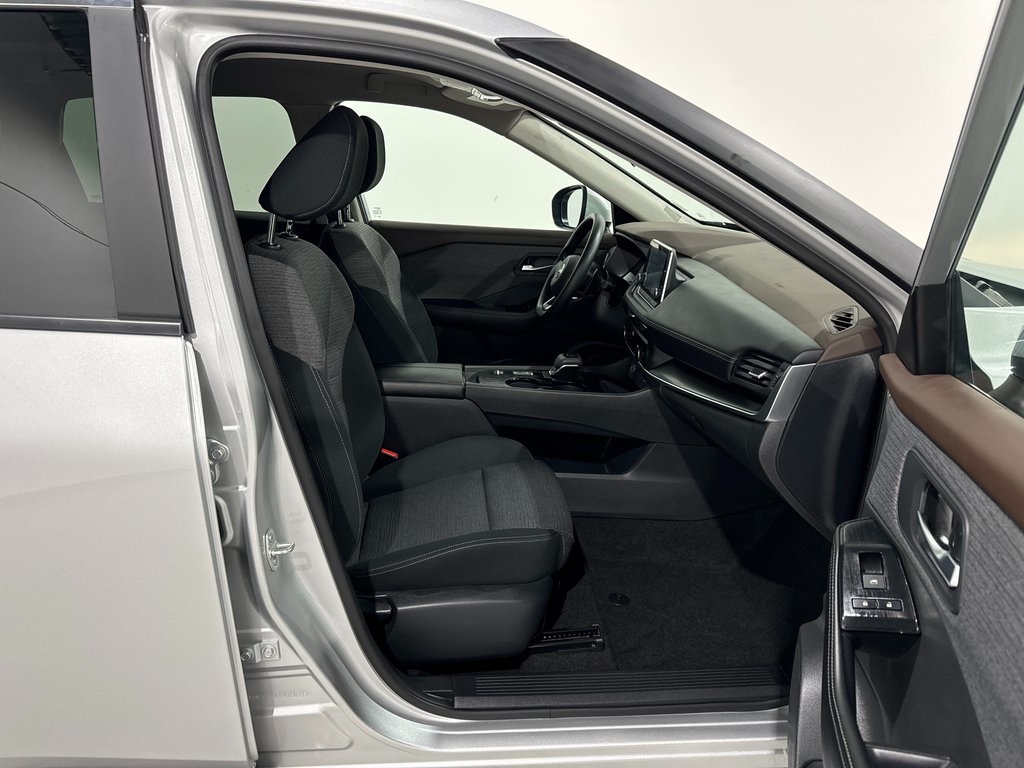 Vehicle image 26 of 44