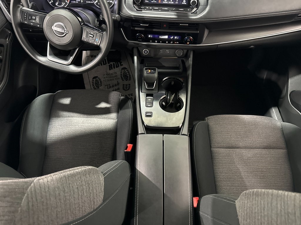Vehicle image 32 of 44