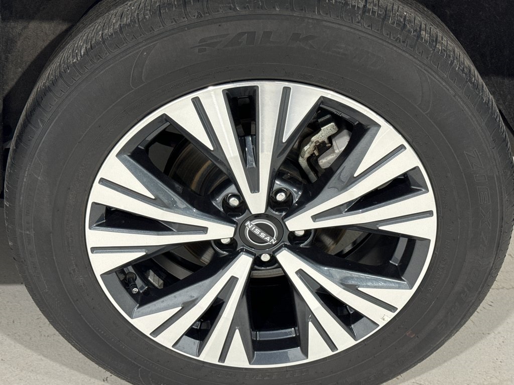 Vehicle image 13 of 44