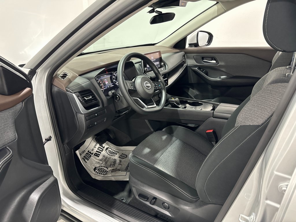 Vehicle image 20 of 44