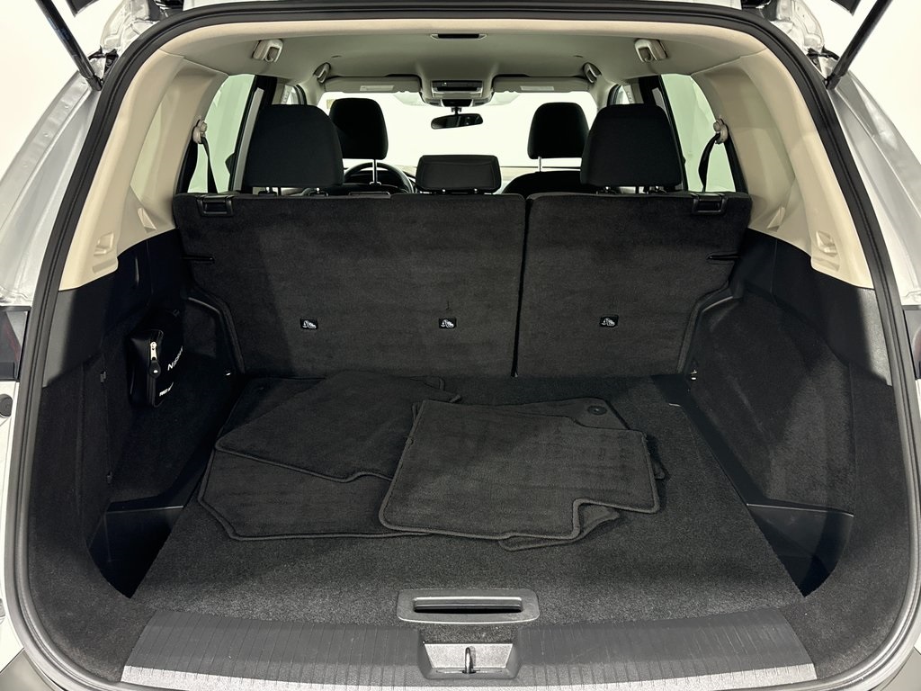 Vehicle image 30 of 44