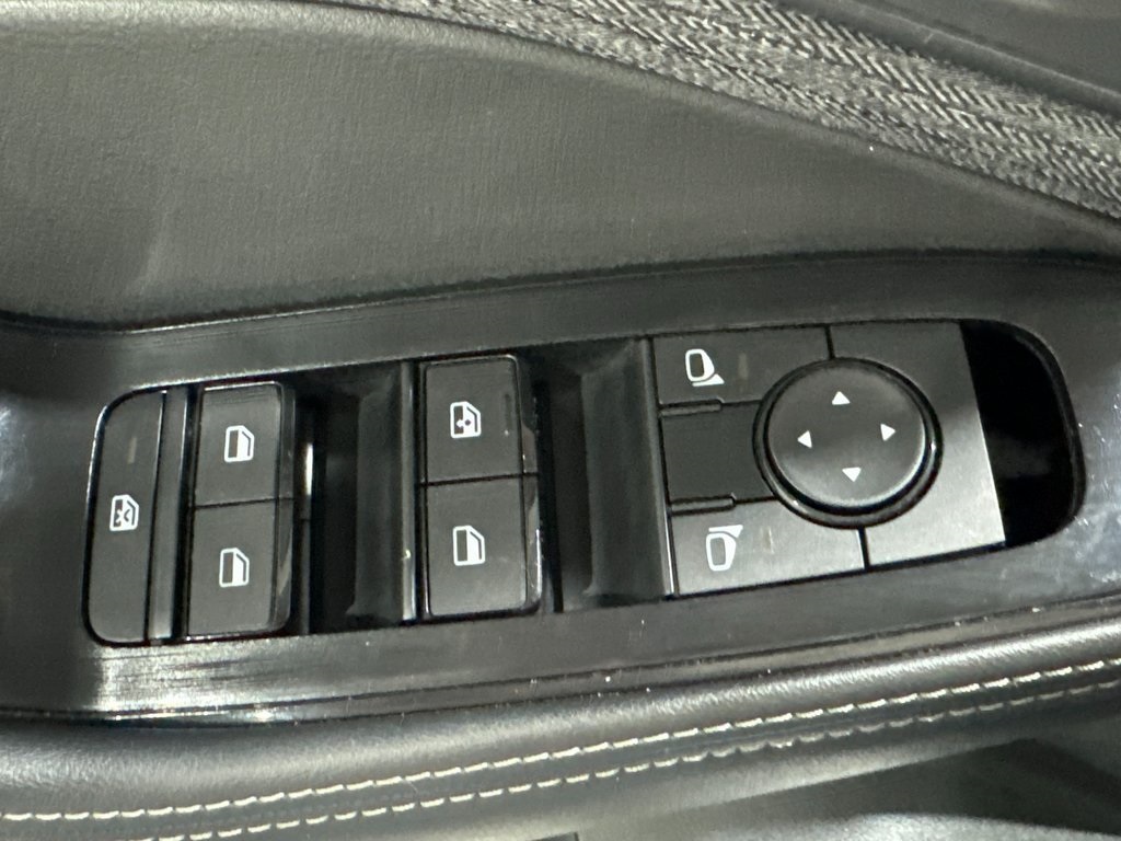 Vehicle image 22 of 44