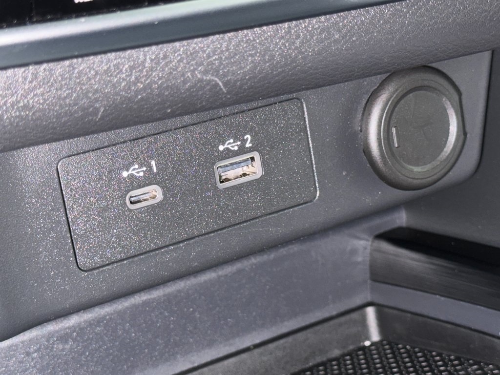 Vehicle image 37 of 44