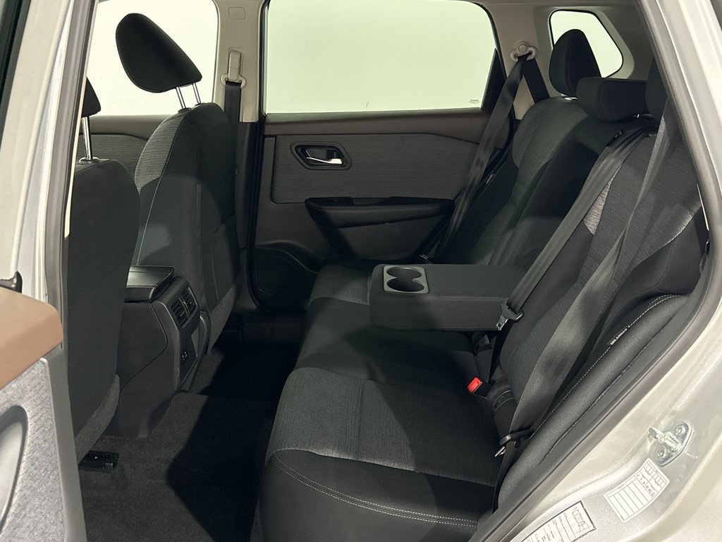 Vehicle image 25 of 44