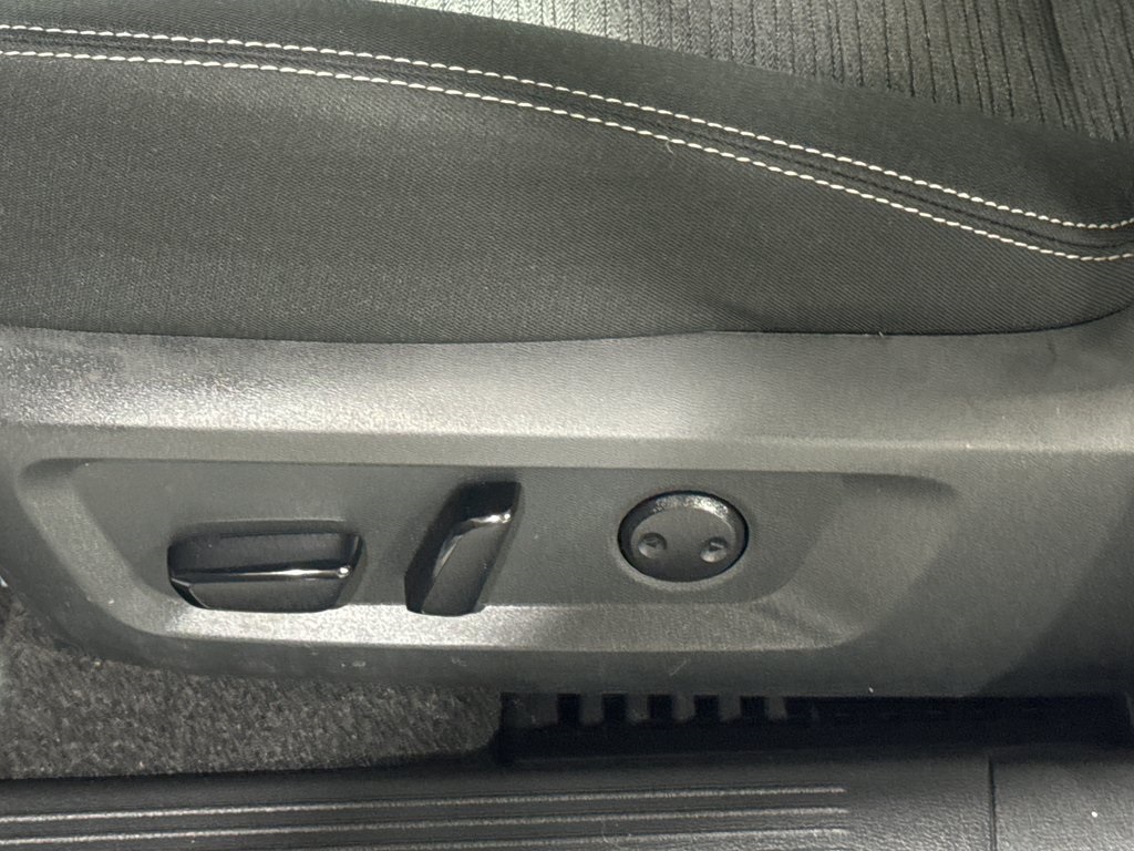 Vehicle image 23 of 44