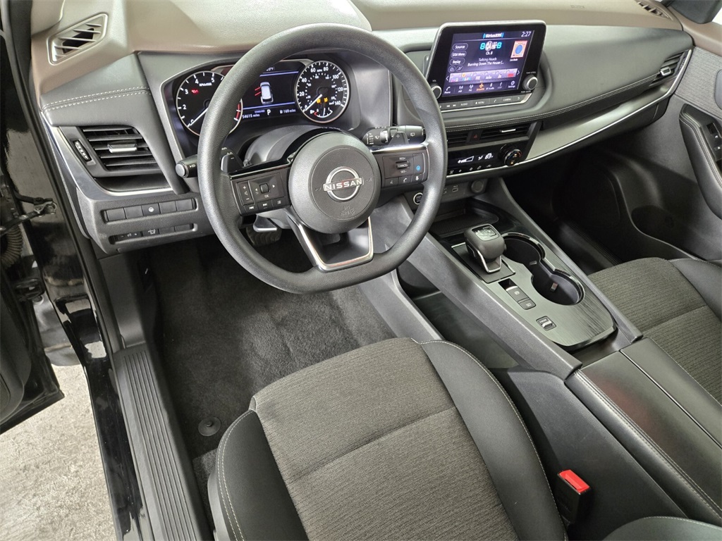 Vehicle image 14 of 32