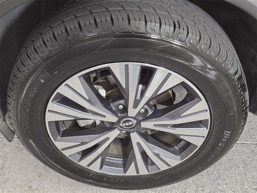 Vehicle image 11 of 32