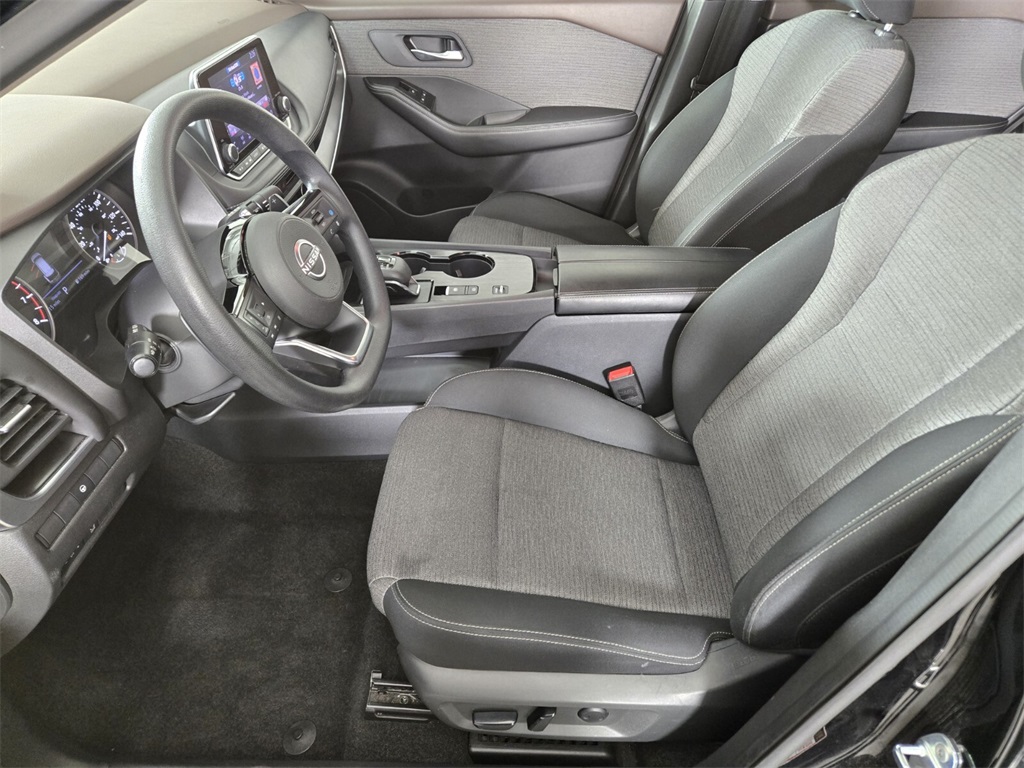 Vehicle image 13 of 32