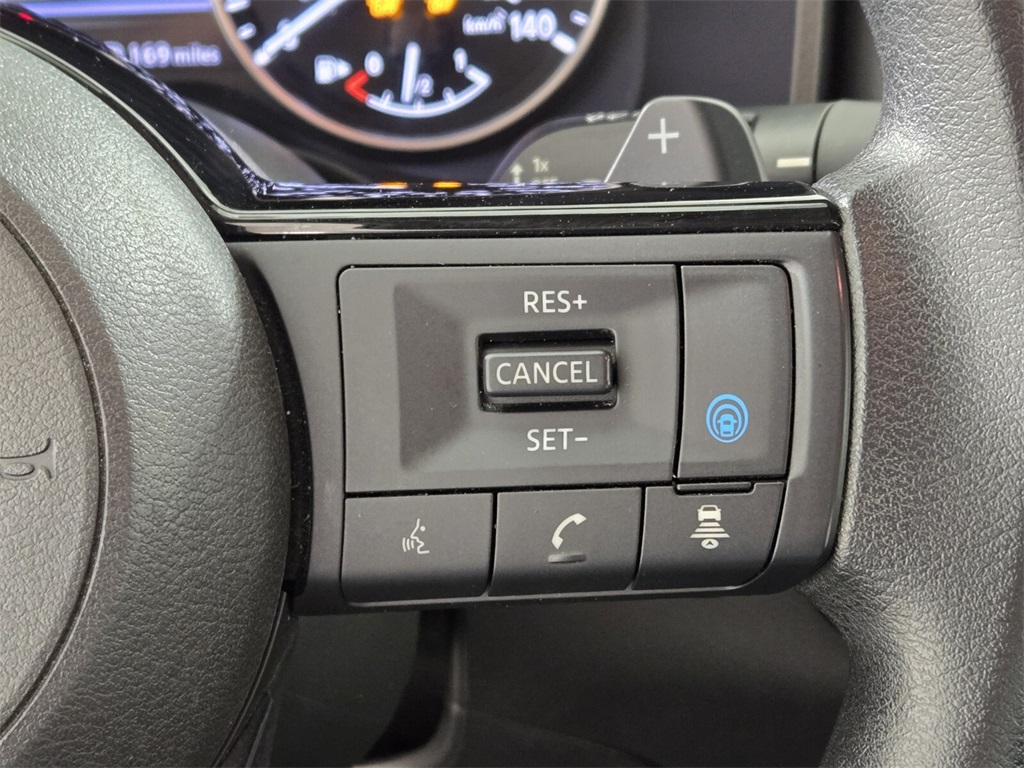 Vehicle image 26 of 32