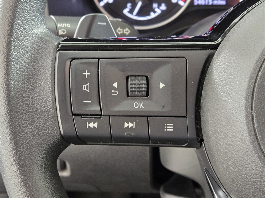 Vehicle image 25 of 32