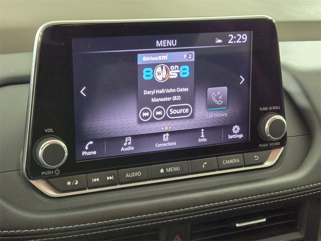 Vehicle image 27 of 32