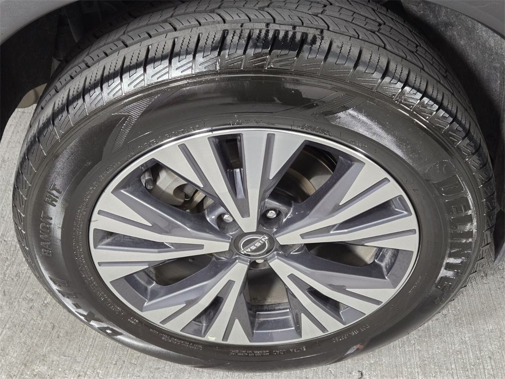 Vehicle image 9 of 32