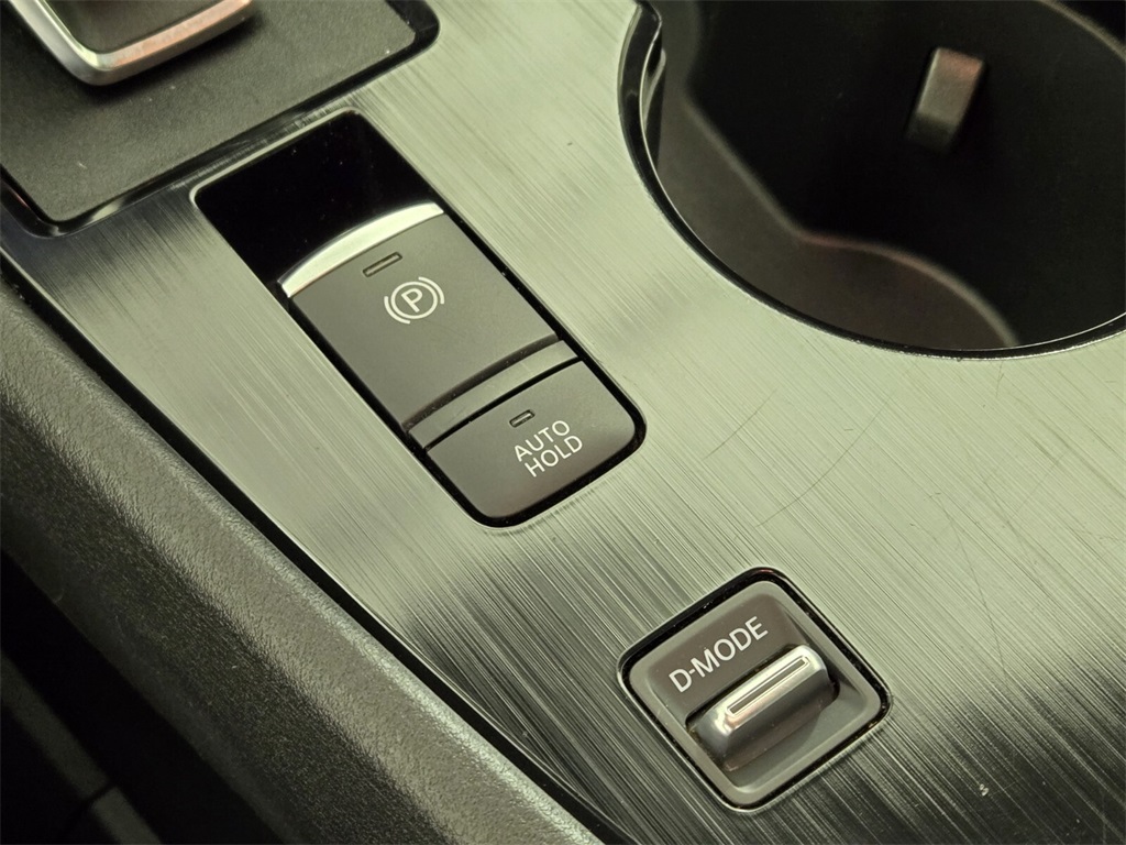 Vehicle image 31 of 32