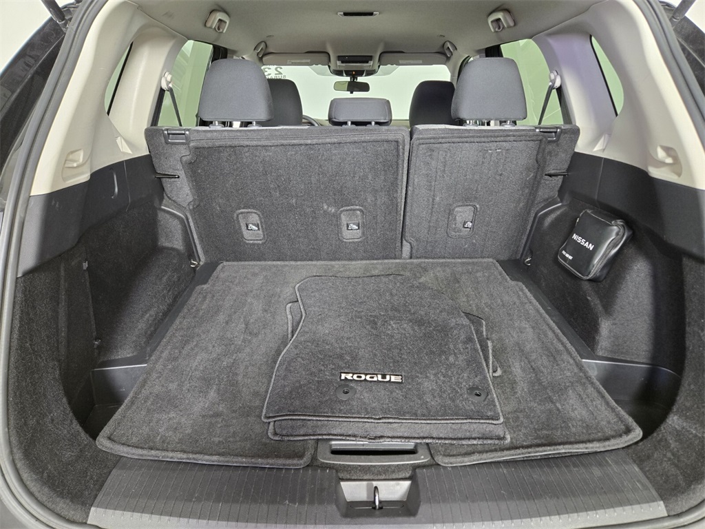Vehicle image 16 of 32