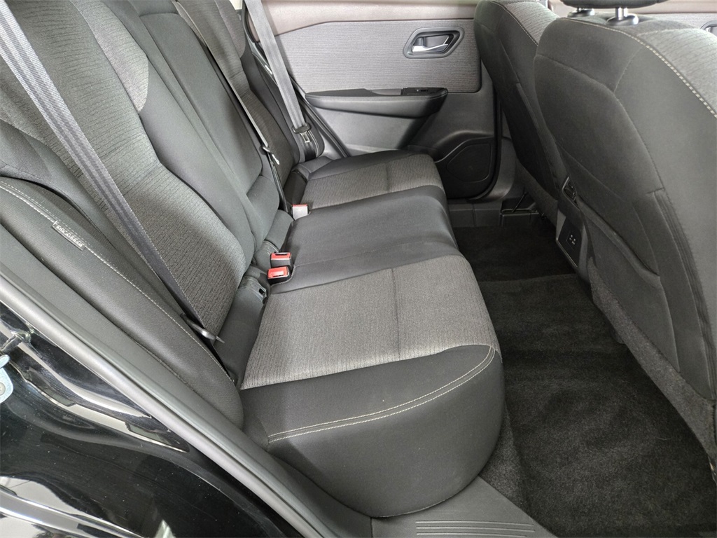 Vehicle image 17 of 32