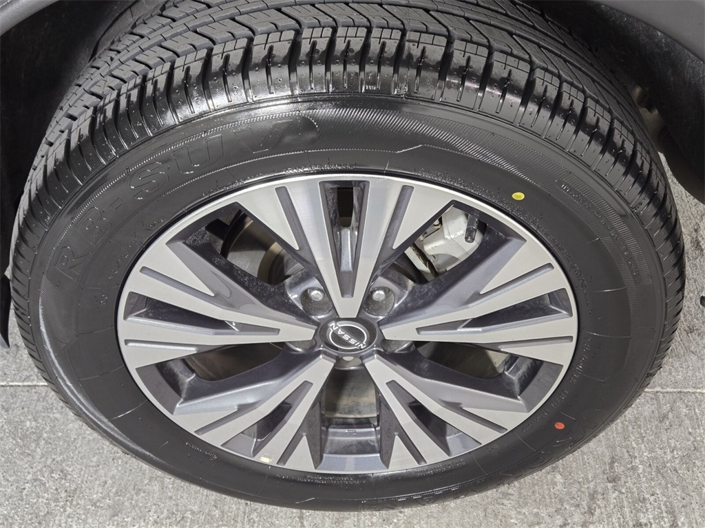 Vehicle image 12 of 32